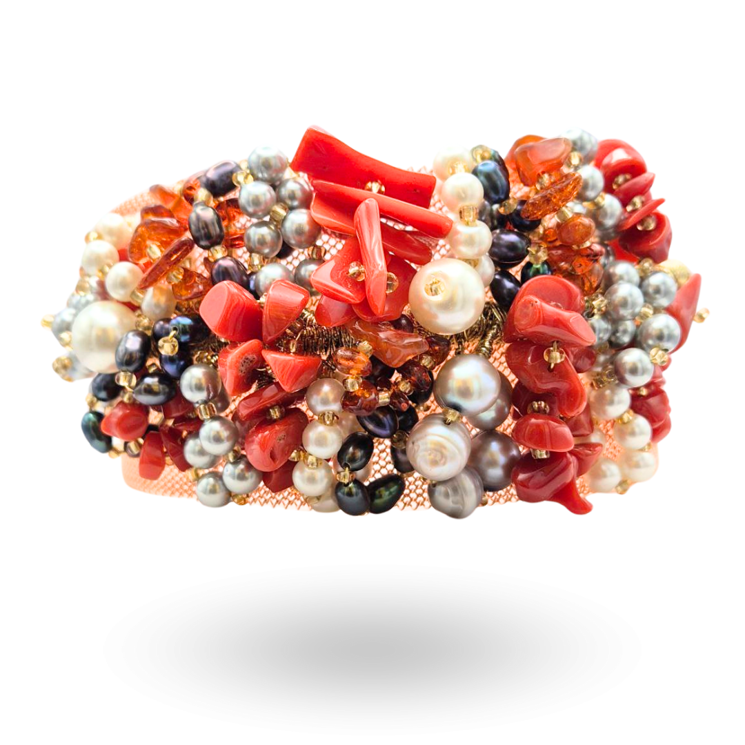 Bracciale a grappolo con maglia a rete in Acciaio rosato con Corallo rosso, Corniola, Perle bianche e grigie, Quarzi e Pietre naturali - Variante rosato