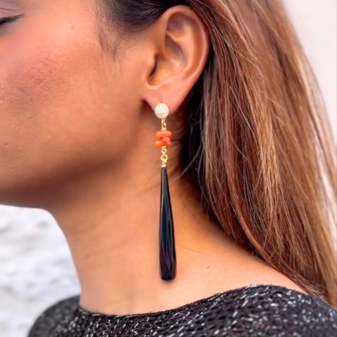Orecchini in Argento 925 dorato con goccia in Onice e frange di Corallo rosso