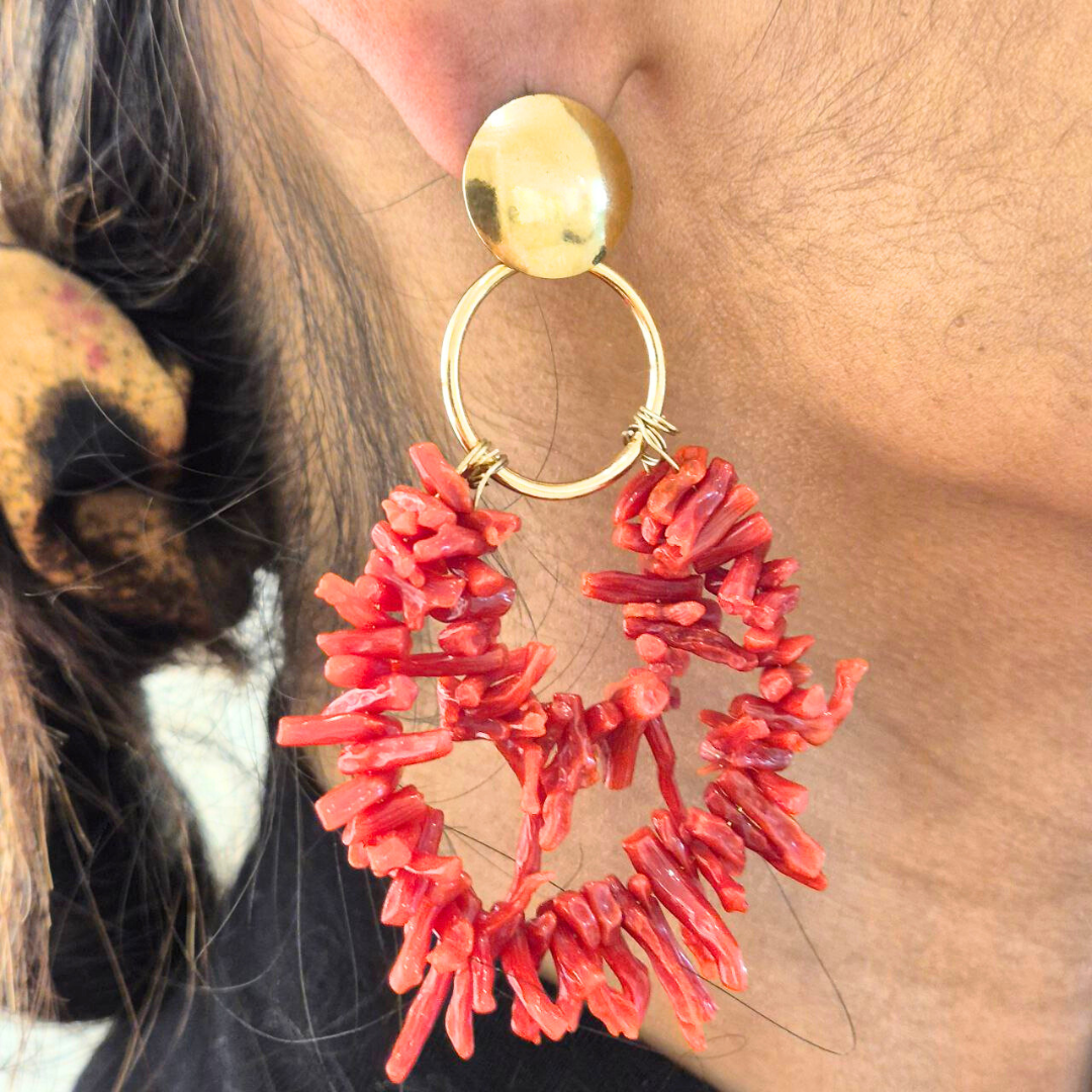 Orecchini in Argento 925 dorato con piastra dorata e doppio cerchio con frange in Corallo rosso