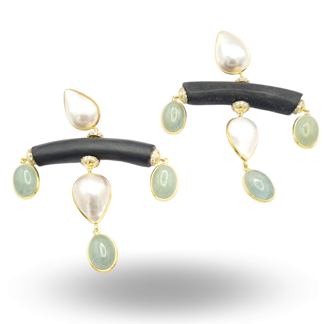 Orecchini in Argento dorato con stecca in Ebano, Perle e pendenti in Berillo verde