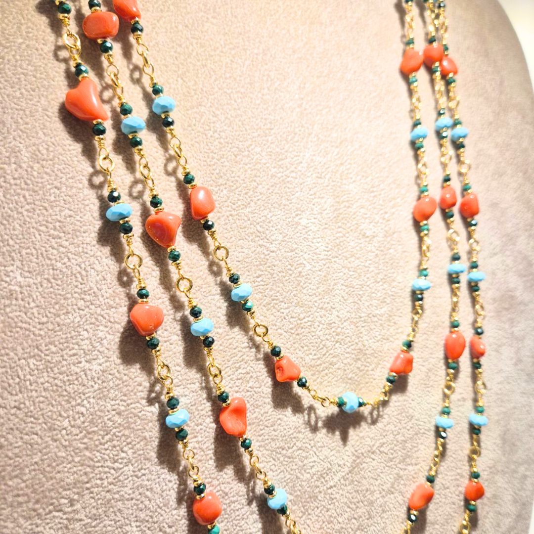 Collana in Argento 925 dorato ammagliata con sassi di Corallo rosso Mediterraneo, Pasta di Turchese e Malachite. Lungh. 70cm