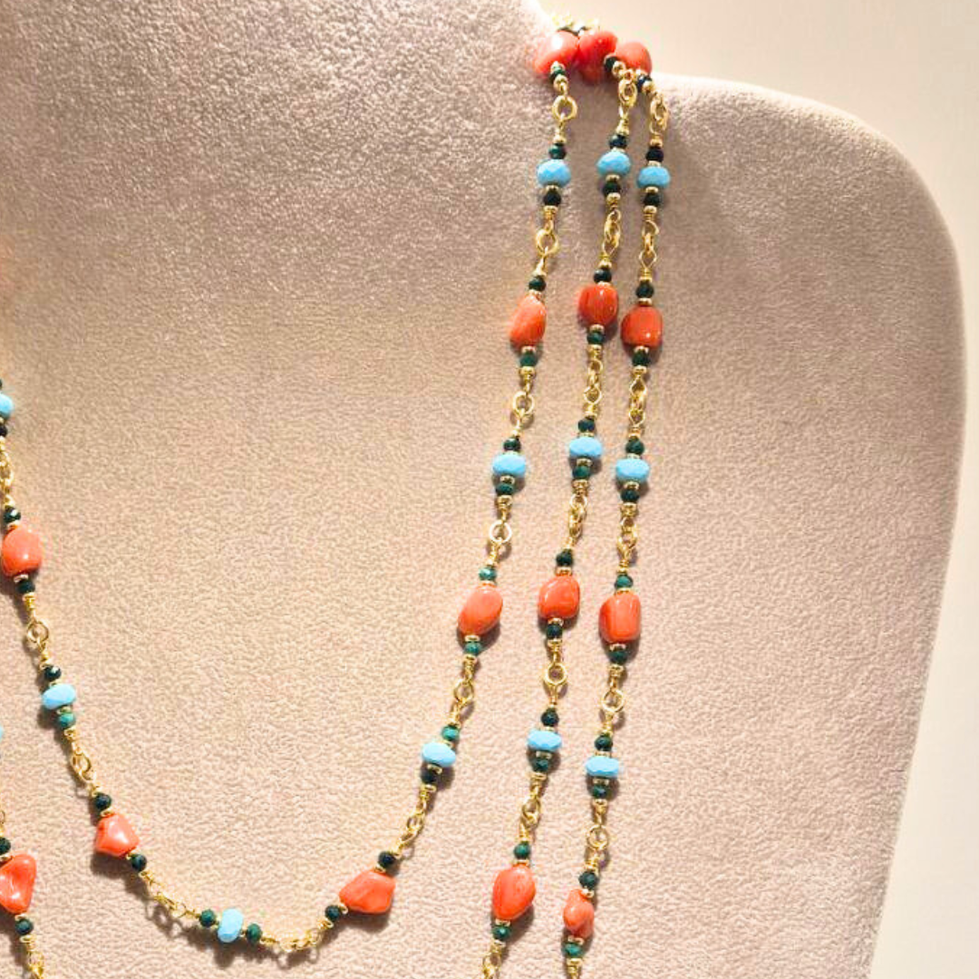 Collana in Argento 925 dorato ammagliata con sassi di Corallo rosso Mediterraneo, Pasta di Turchese e Malachite. Lungh. 70cm