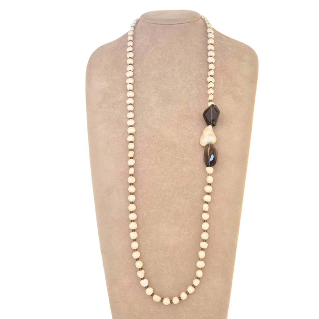 Collana con Perle d'acqua dolce, Quarzo fumè e Perla Scaramazza. Lunghezza 100cm