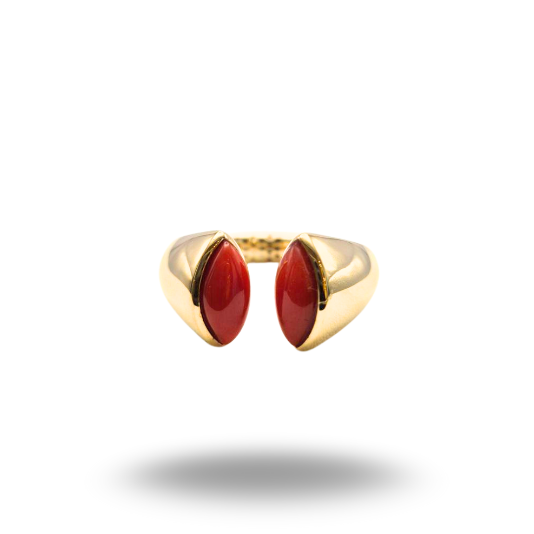 Anello open in Argento 925 dorato bombato con due spole in Corallo rosso Mediterraneo taglio navette. Misura regolabile