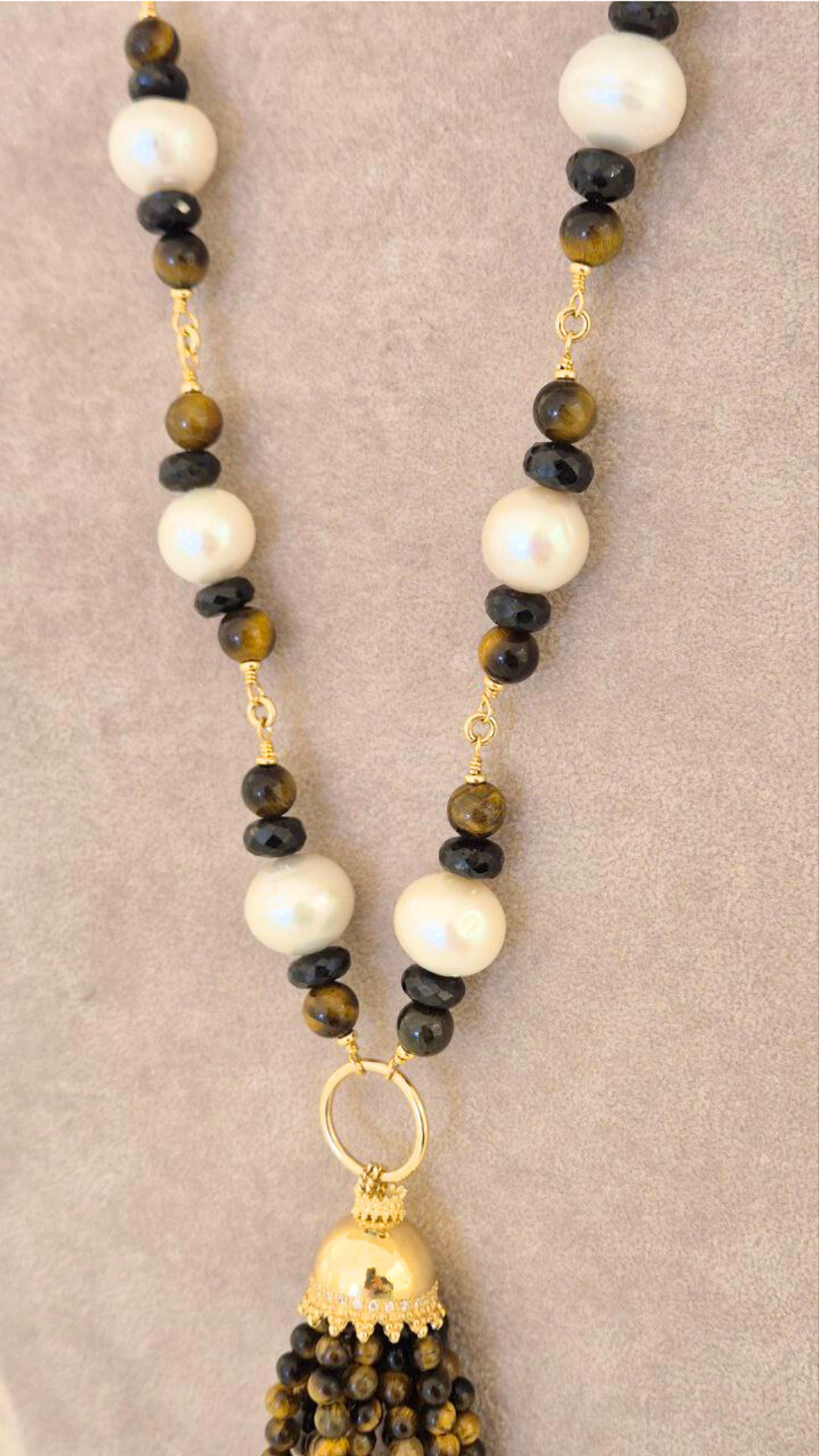 Collana in Pietre Naturali ammagliata completamente a mano, in Argento 925 dorato, con Perle, Occhio di Tigre e Onice