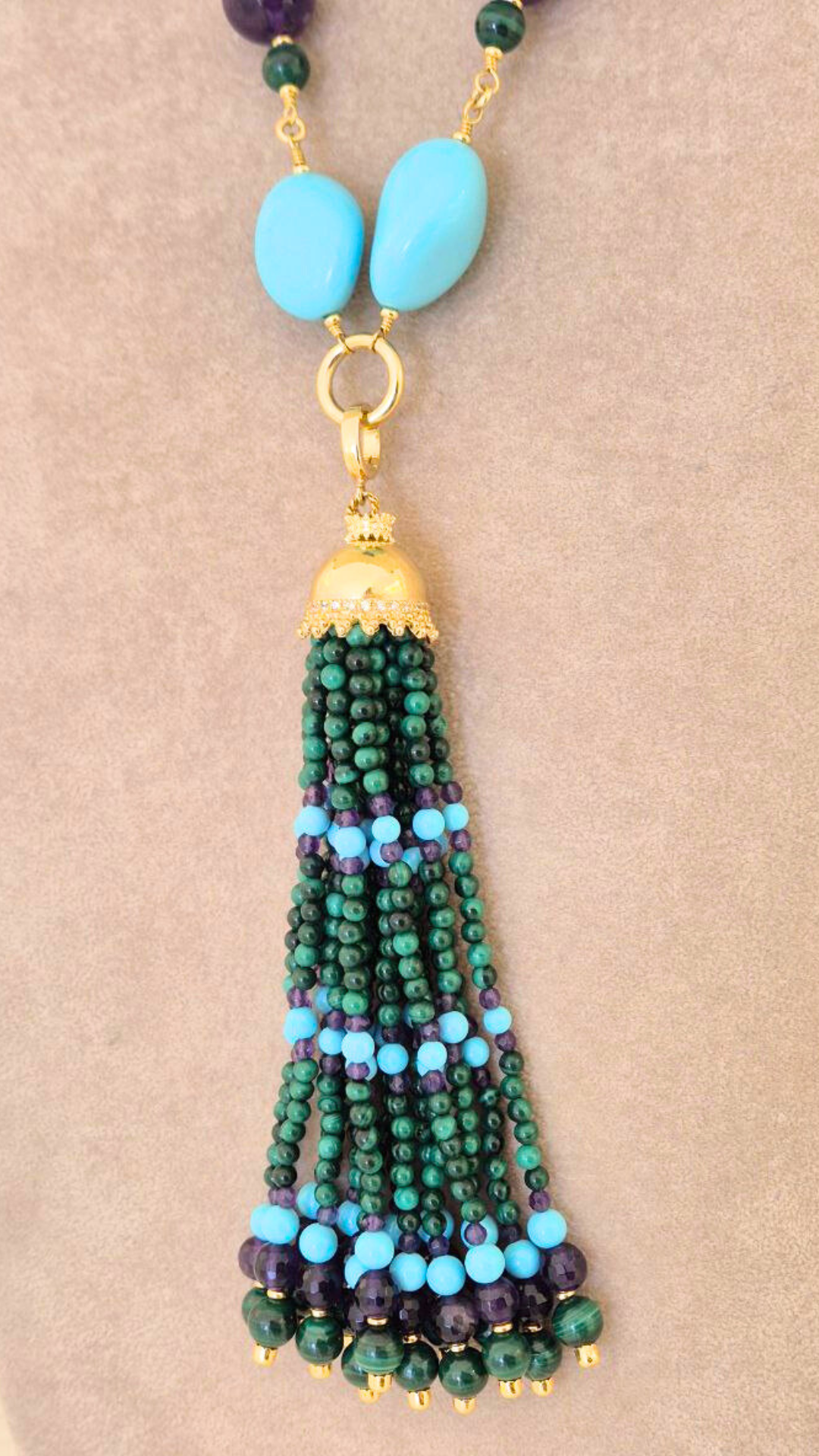 Collana in Pietre Naturali ammagliata completamente a mano, in Argento 925 dorato, con Malachite, Ametista e sassi di Pasta di Turchese