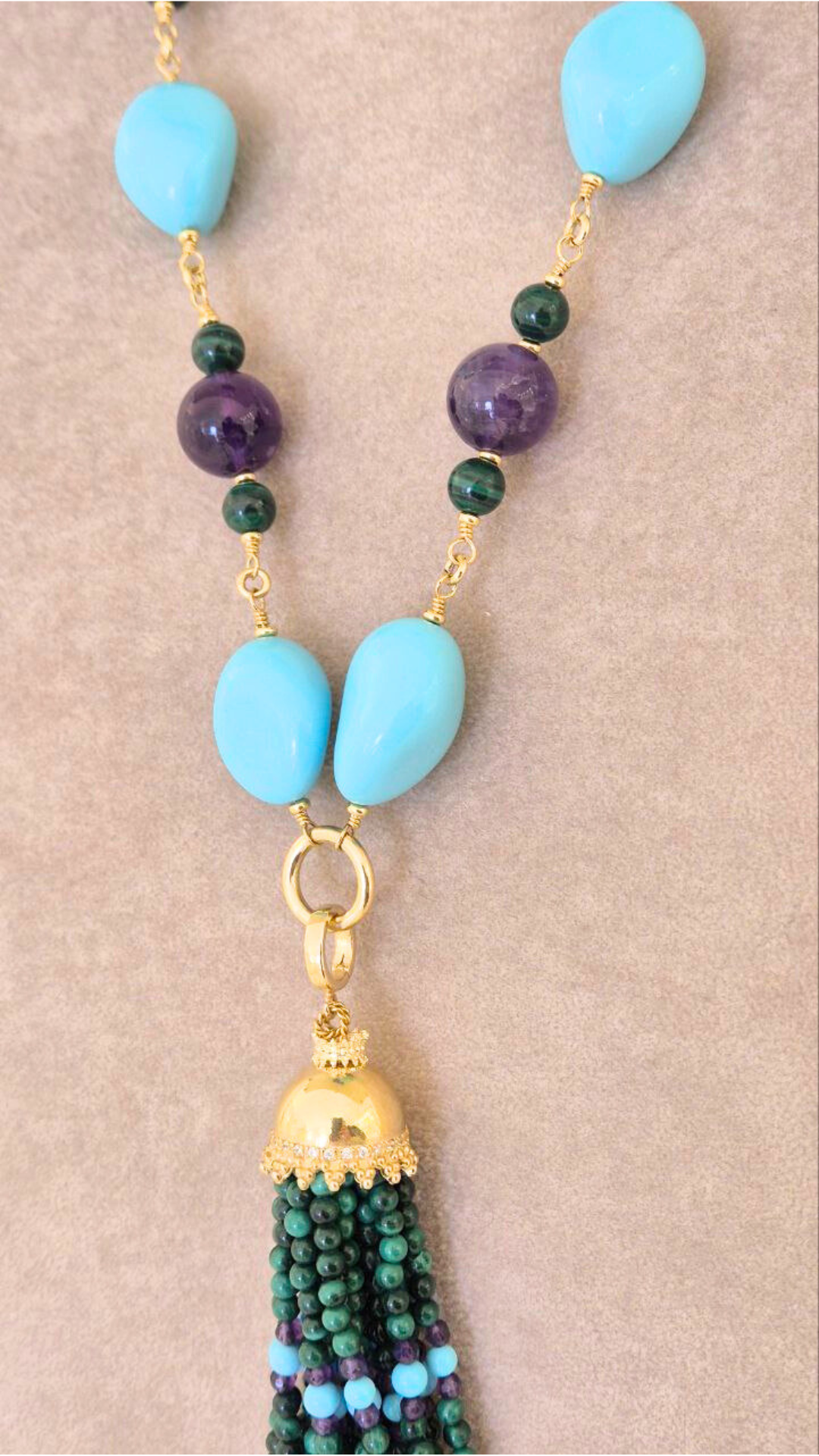 Collana in Pietre Naturali ammagliata completamente a mano, in Argento 925 dorato, con Malachite, Ametista e sassi di Pasta di Turchese