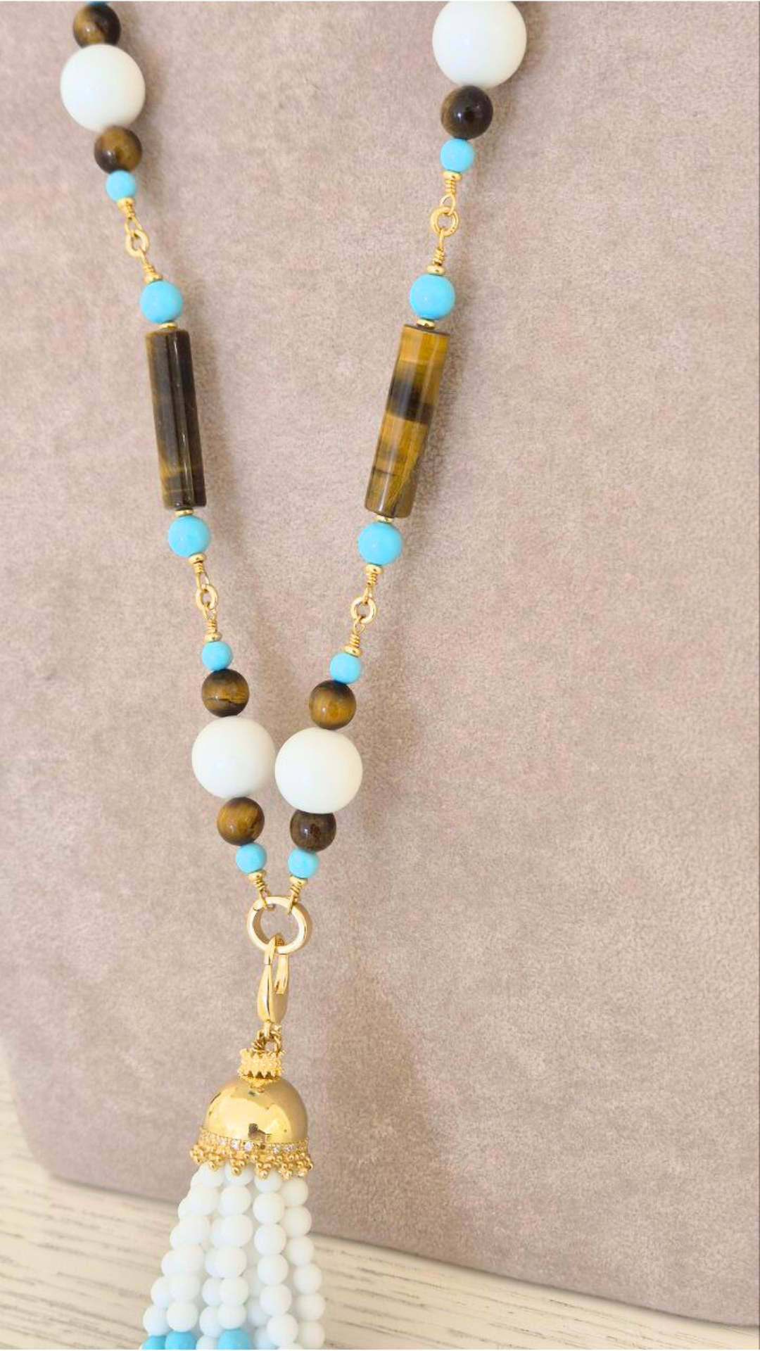 Collana in Pietre Naturali ammagliata completamente a mano, in Argento 925 dorato, con Agata Bianca, Occhio di Tigre e Pasta di Turchese