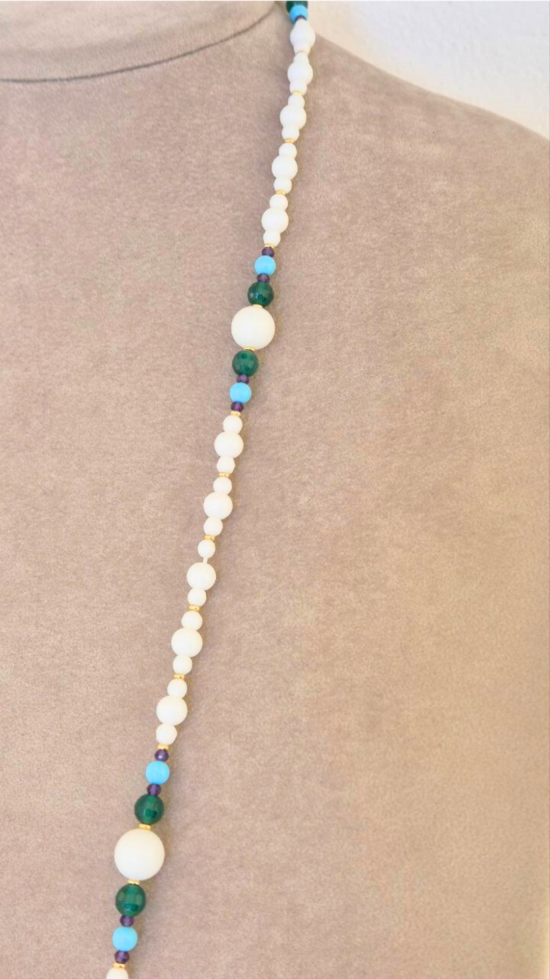 Collana in Pietre Naturali con Agata Bianca, Giada, Ametista e Pasta di Turchese, montata in Argento 925 dorato