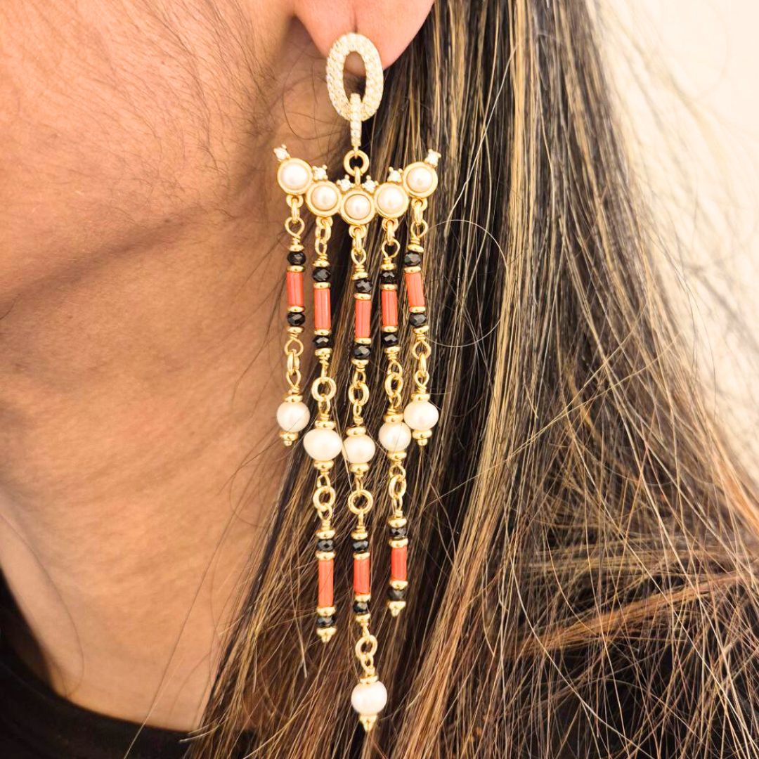 Orecchini in Argento 925 dorato con 5 frange a scalare, ammagliate a mano, con Perle, Corallo rosso e Spinelli neri
