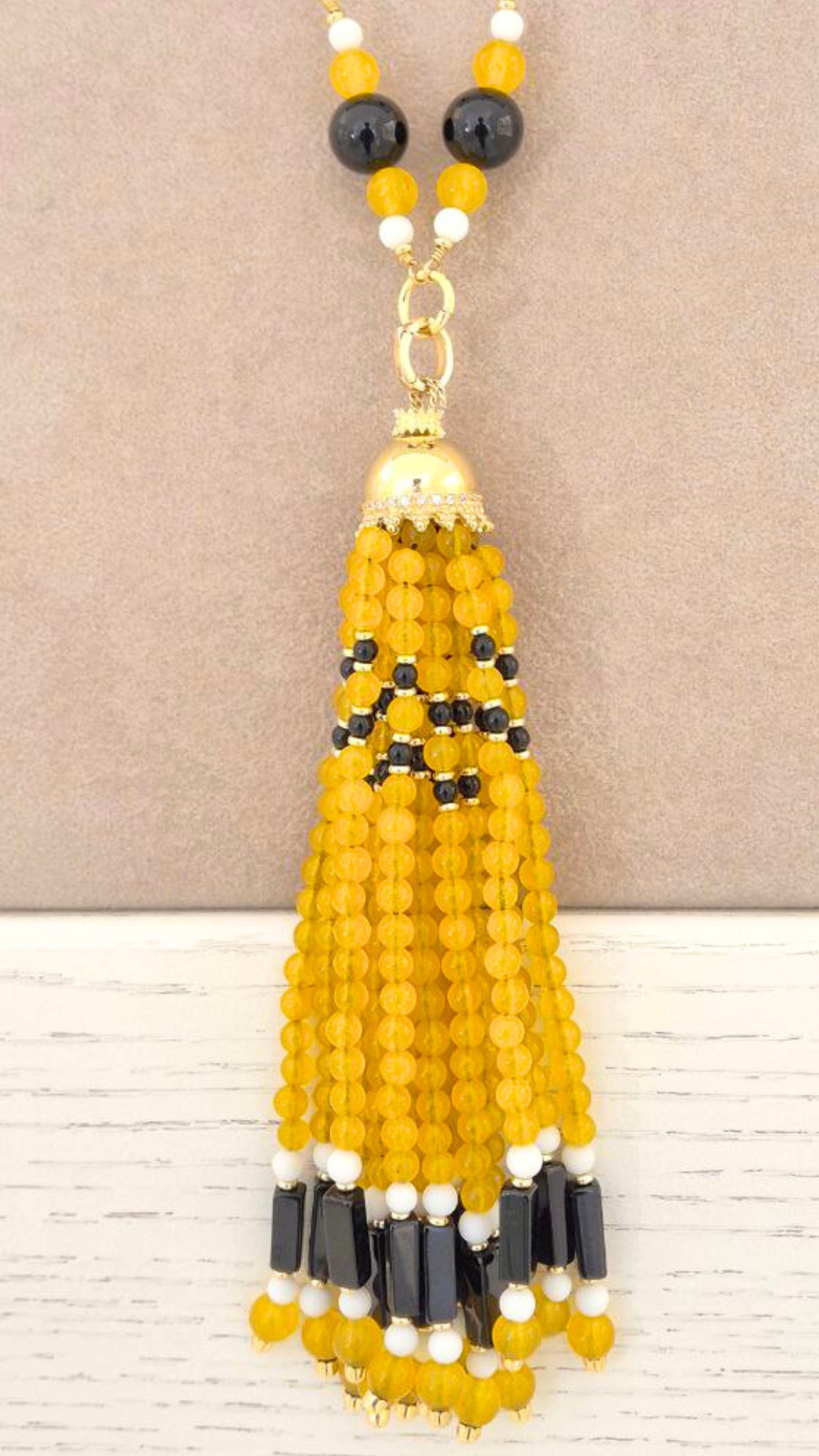 Collana in Pietre Naturali ammagliata completamente a mano, in Argento 925 dorato, con Agata gialla, Onice e Agata bianca