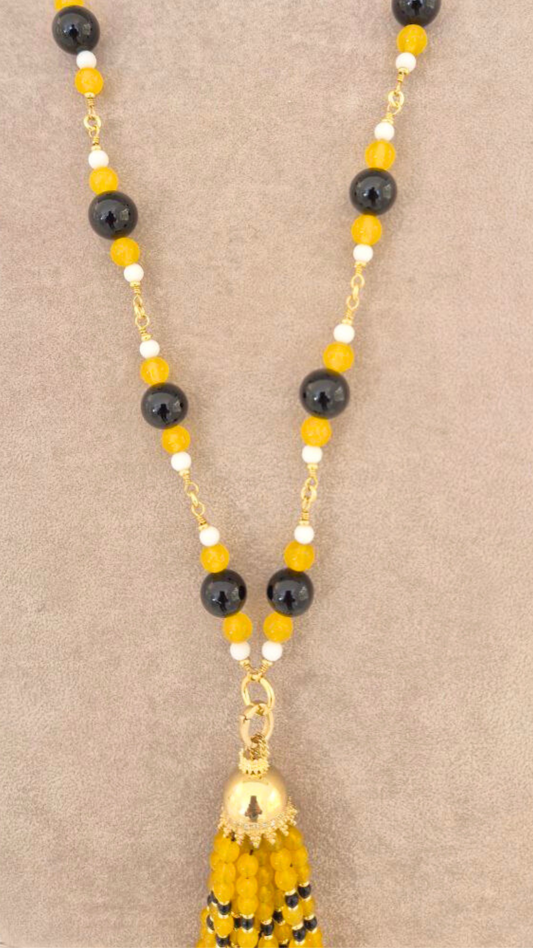 Collana in Pietre Naturali ammagliata completamente a mano, in Argento 925 dorato, con Agata gialla, Onice e Agata bianca