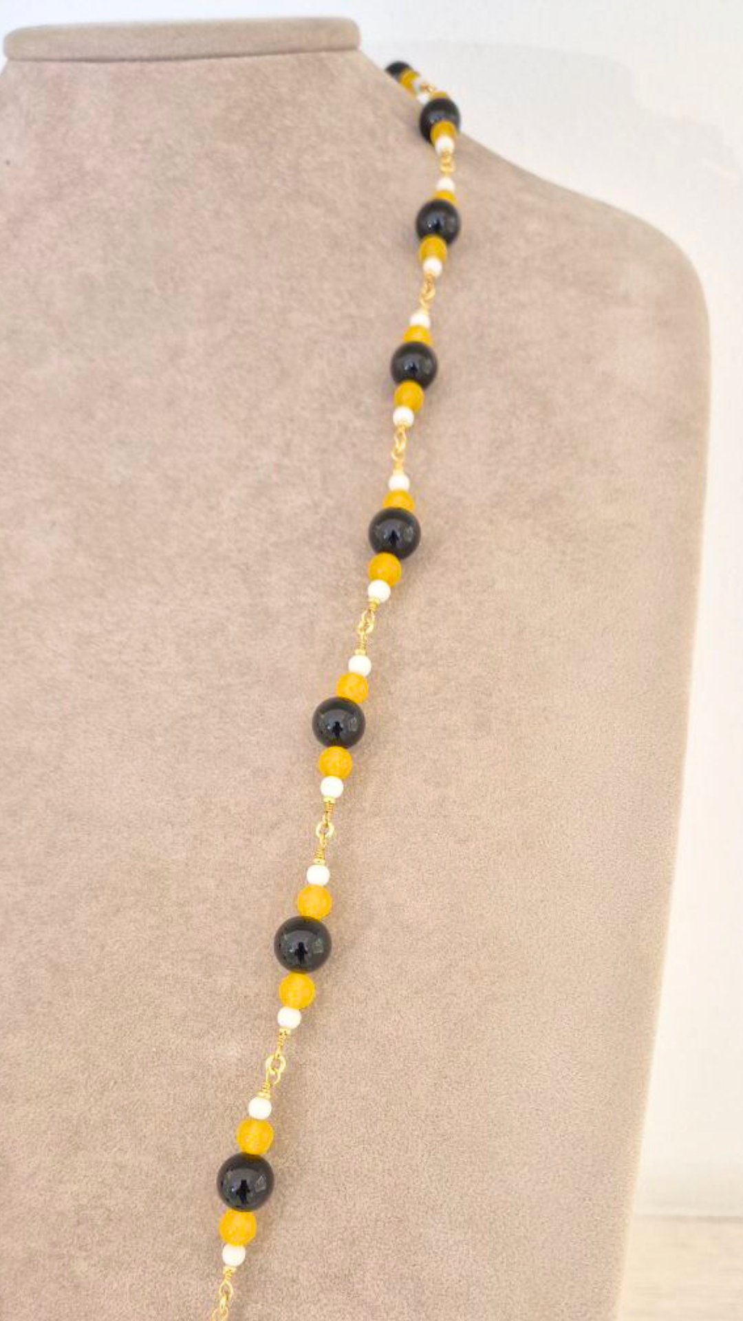 Collana in Pietre Naturali ammagliata completamente a mano, in Argento 925 dorato, con Agata gialla, Onice e Agata bianca