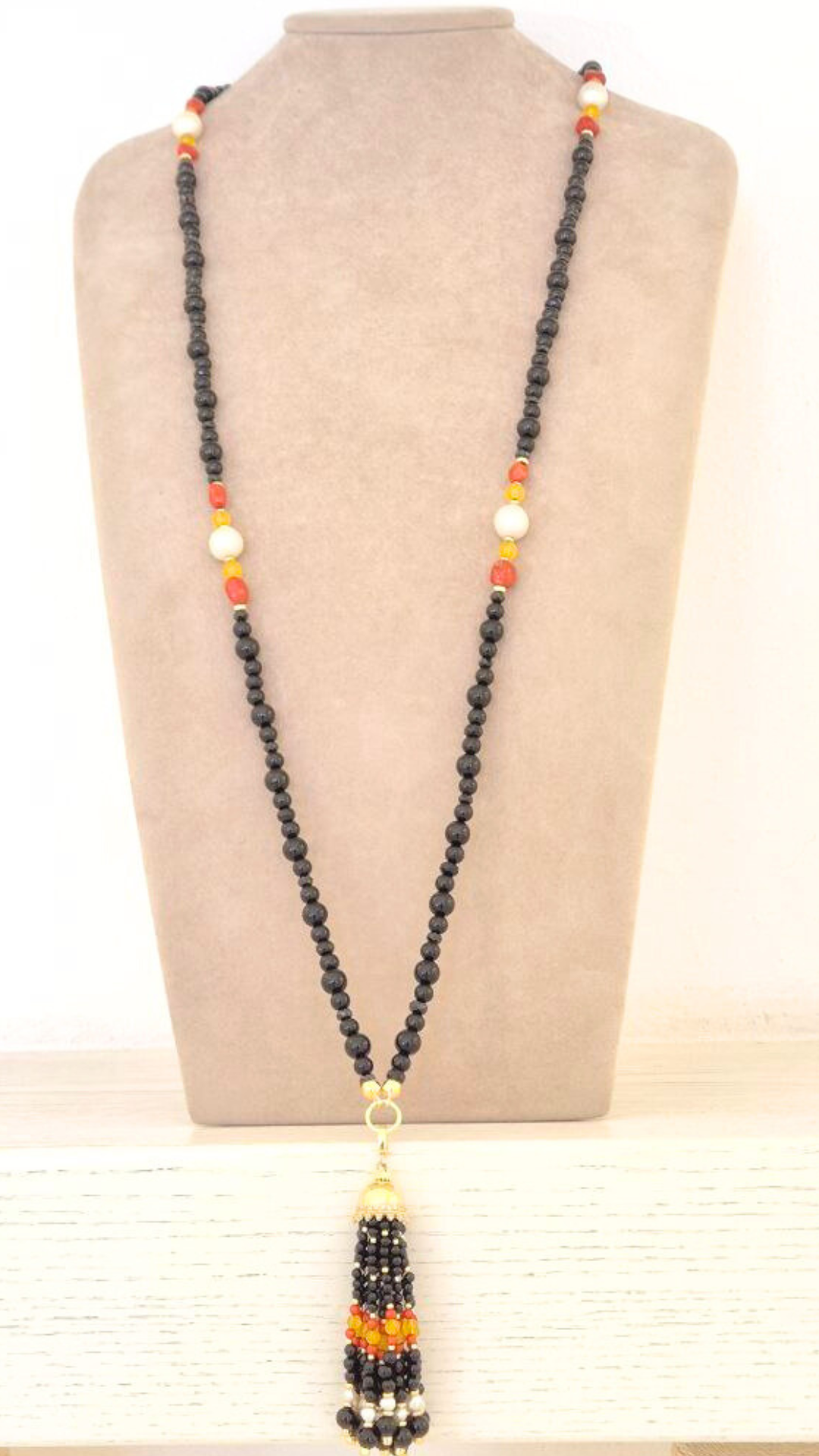Collana in Pietre Naturali con Onice, Corallo rosso Mediterraneo e Perle, montata in Argento 925 dorato