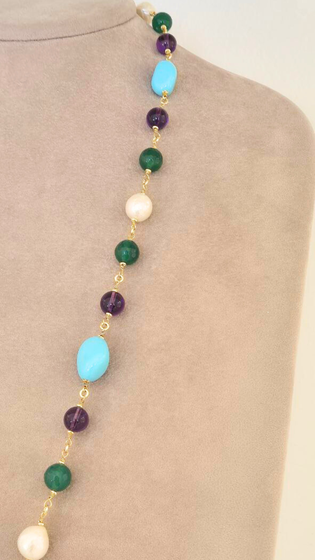 Collana in Pietre Naturali ammagliata completamente a mano, in Argento 925 dorato, con Pasta di Turchese, Perle, Giada e Ametista