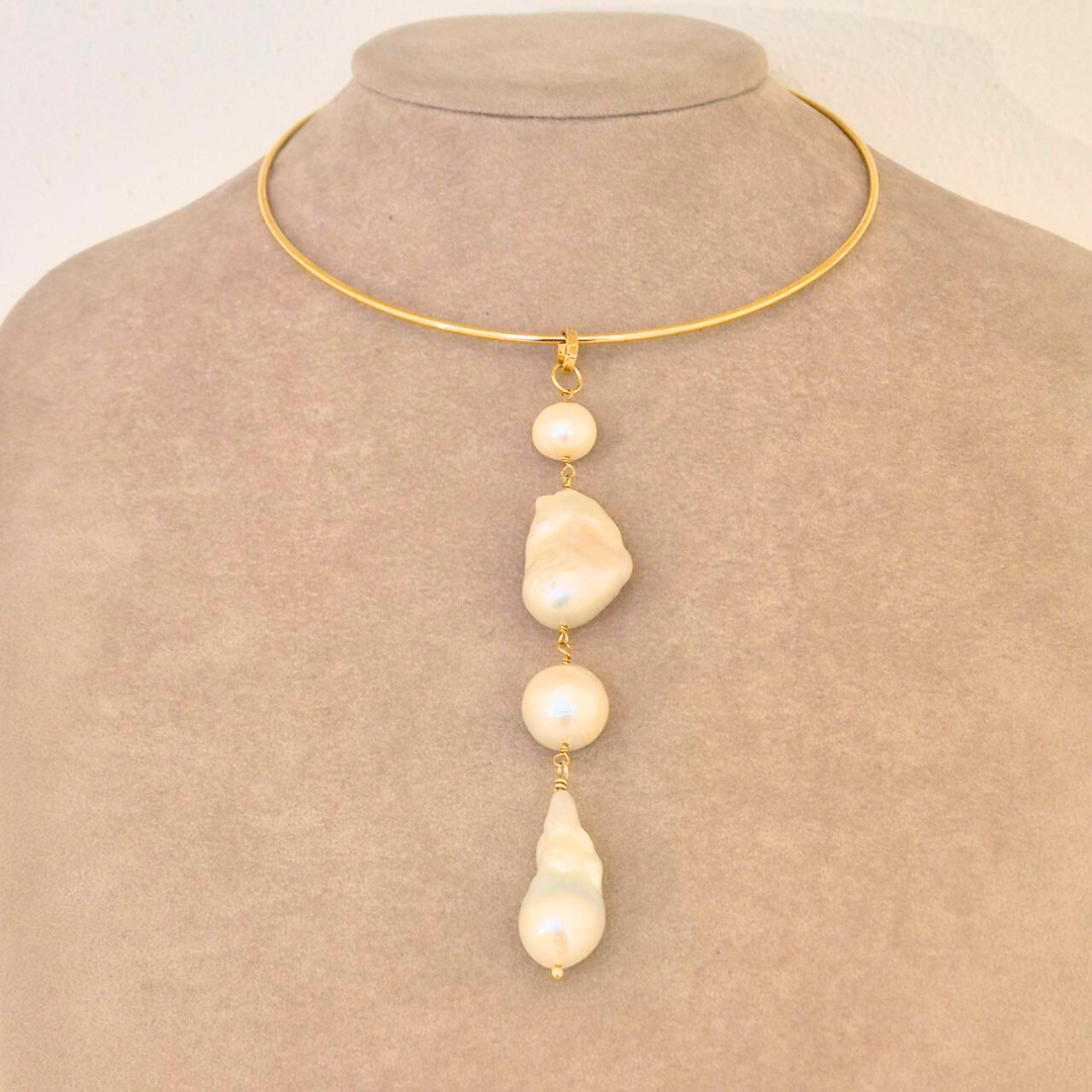 Collana a girocollo rigido in Argento 925 dorato con pendente in Perle Scaramazze e Barocche