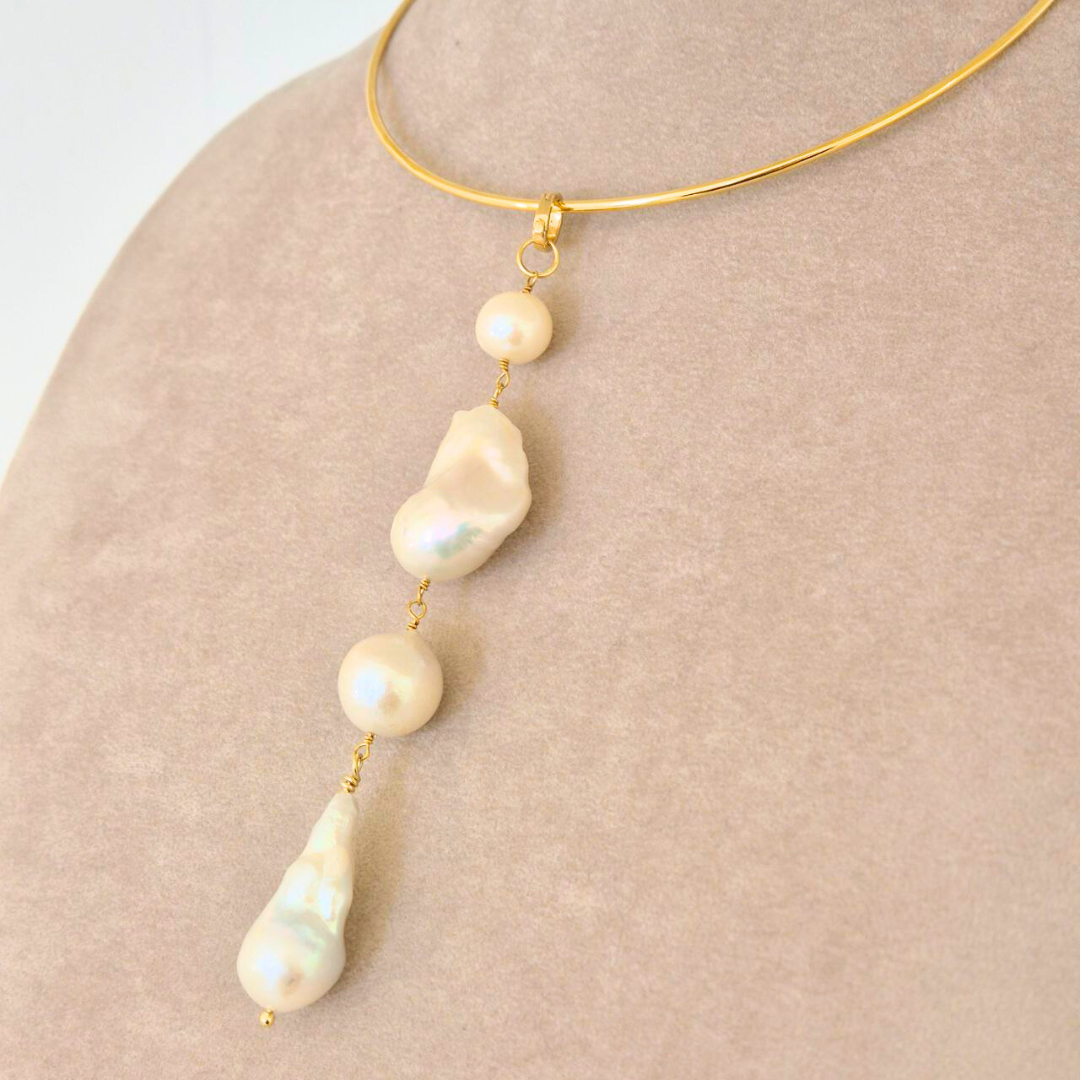 Collana a girocollo rigido in Argento 925 dorato con pendente in Perle Scaramazze e Barocche