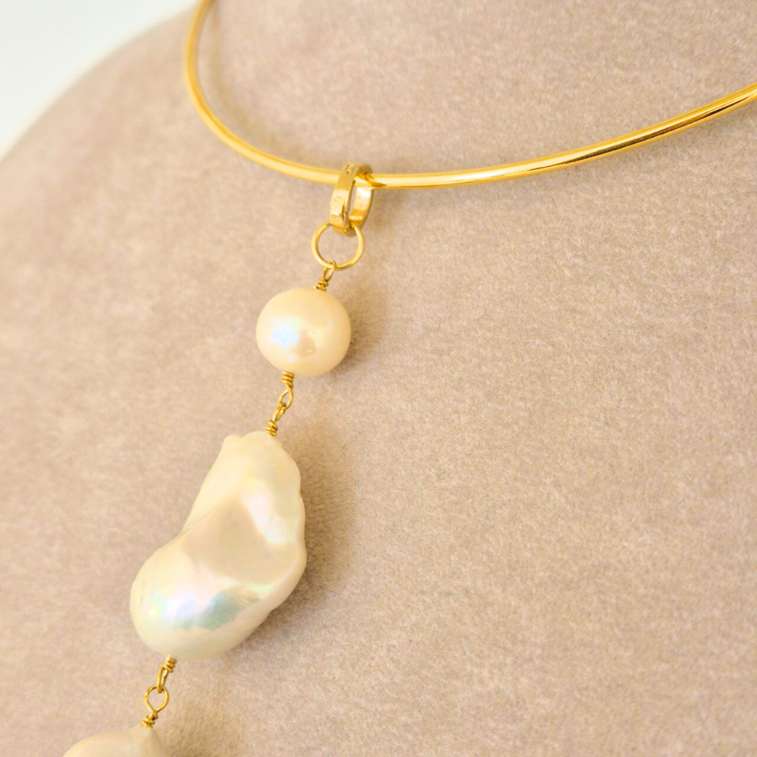 Collana a girocollo rigido in Argento 925 dorato con pendente in Perle Scaramazze e Barocche