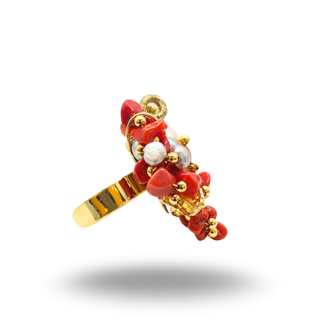 Anello a grappolo in Argento 925 dorato con con Corallo rosso, Perle e Quarzi gialli. Misura regolabile