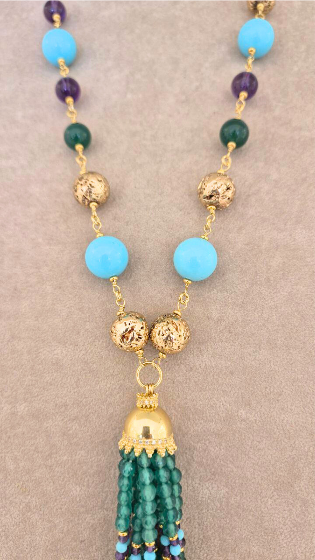 Collana in Pietre Naturali ammagliata completamente a mano, in Argento 925 dorato, con Pasta di Turchese, Pietra lavica, Giada e Ametista