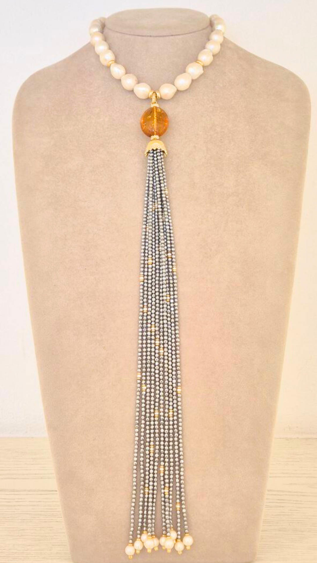 Collana in Perle e Ematite con Ambra centrale, montata in Argento 925 dorato