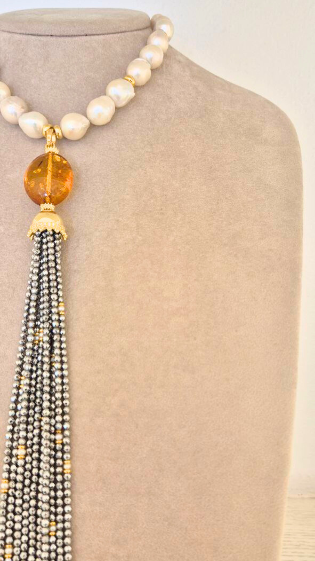 Collana in Perle e Ematite con Ambra centrale, montata in Argento 925 dorato