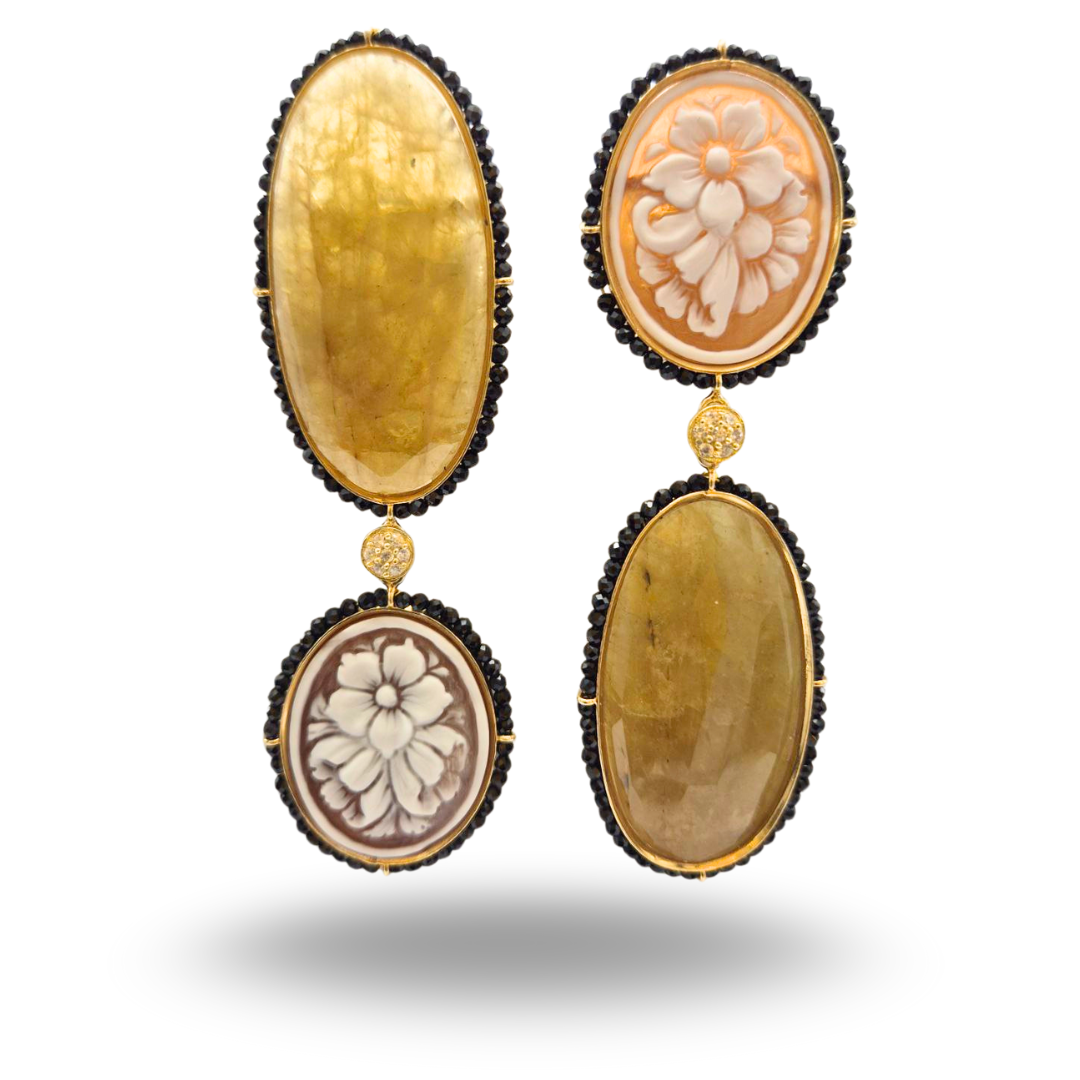 Orecchini in Argento 925 dorato asimmetrici con Cammei ovali su Sardonica, Radice di Zaffiro e giri di Spinelli neri