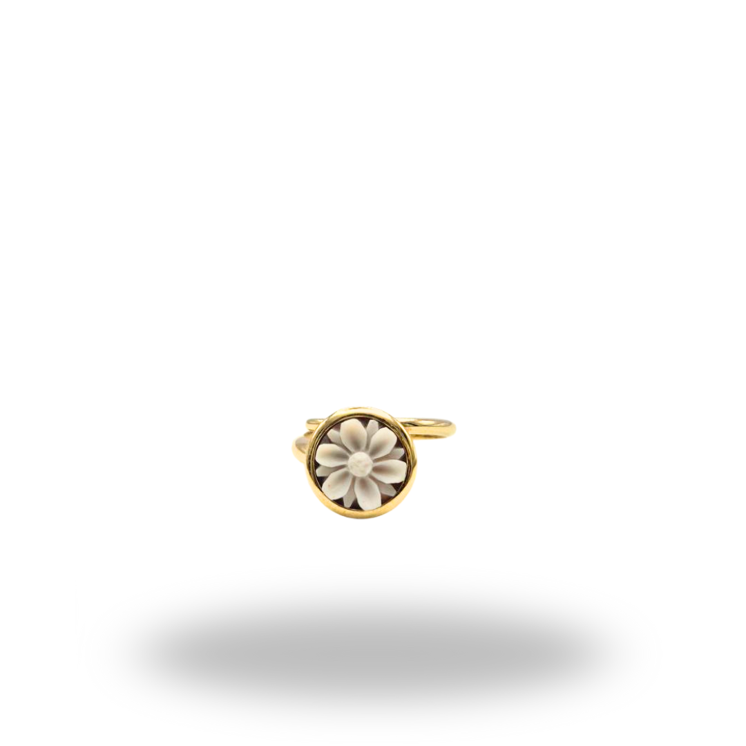 Anello in Argento dorato con Cammeo a fiore. Linea Minimal
