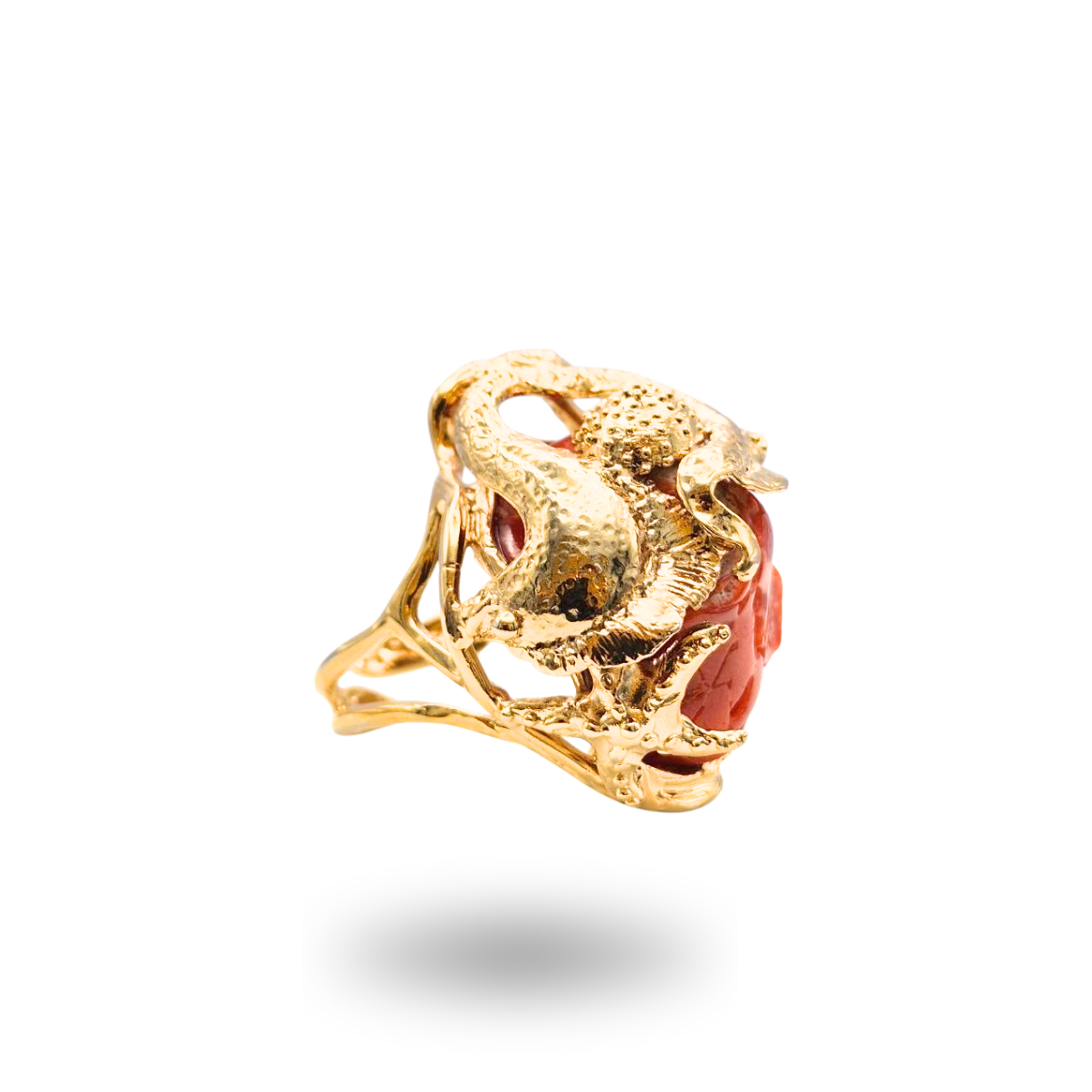 Anello in Bronzo dorato con sasso di Corallo rosso Mediterraneo e tema alghe marine