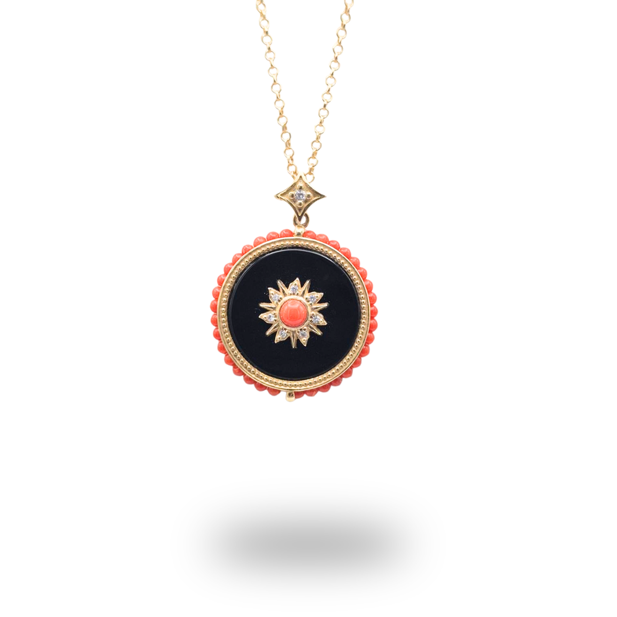 Collana in Argento 925 dorato con piastra tonda in Onice, spola di Corallo rosso e giro di Corallo rosso