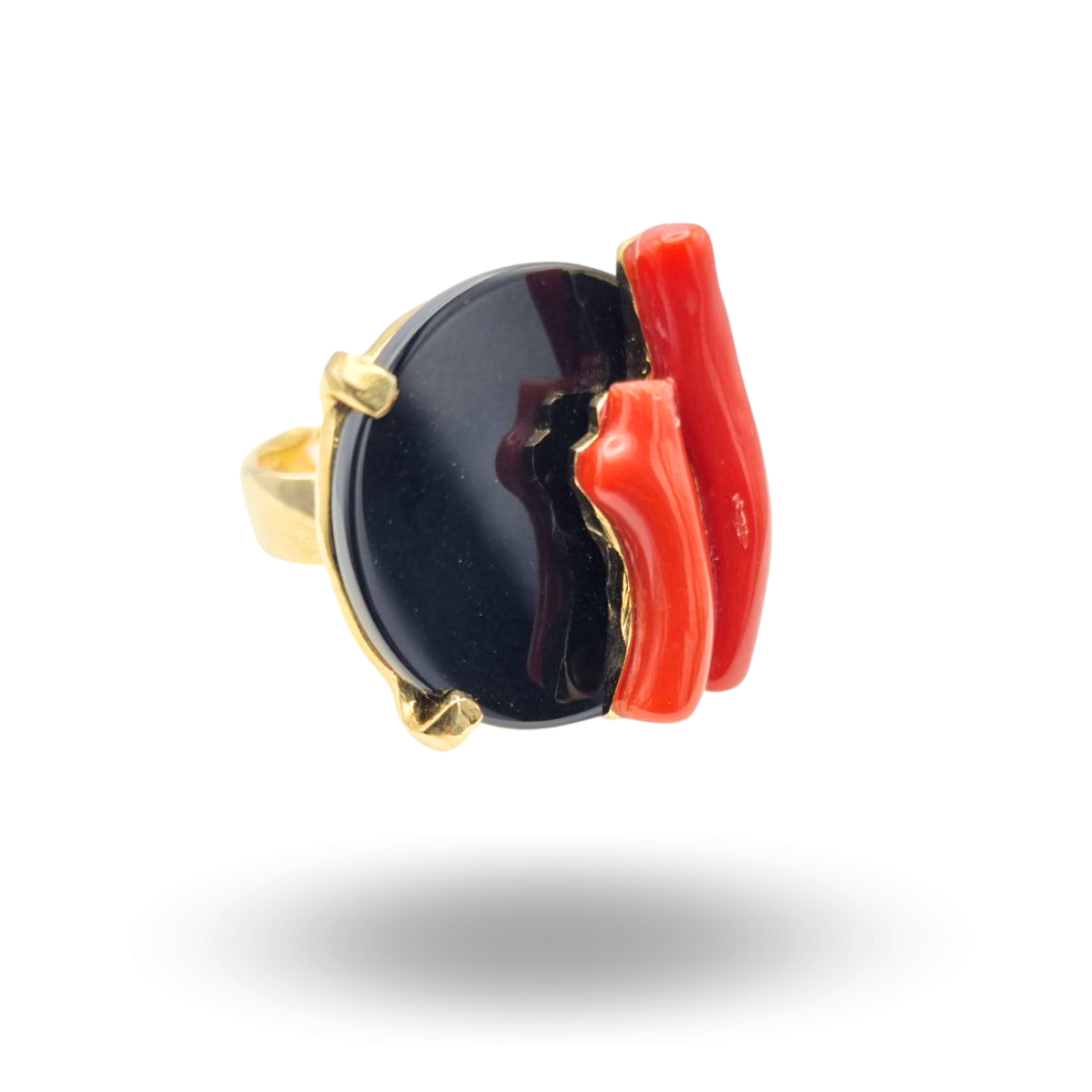 Anello in Argento 925 dorato con Piastra in Onice e rametti di Corallo rosso Mediterraneo