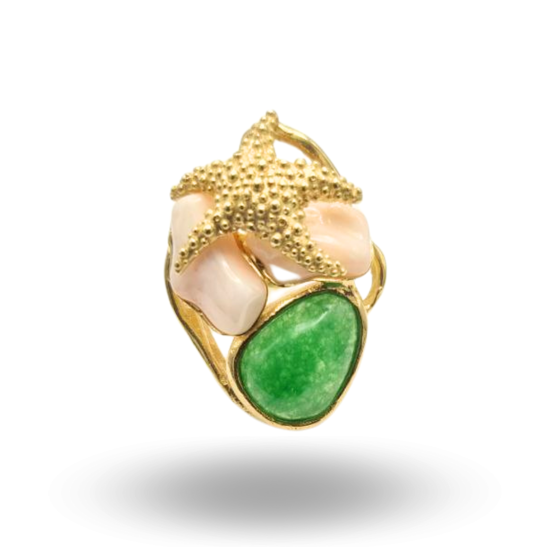 Anello in Argento 925 dorato con Stella marina, sassi di Corallo rosa e Crisoprasio.