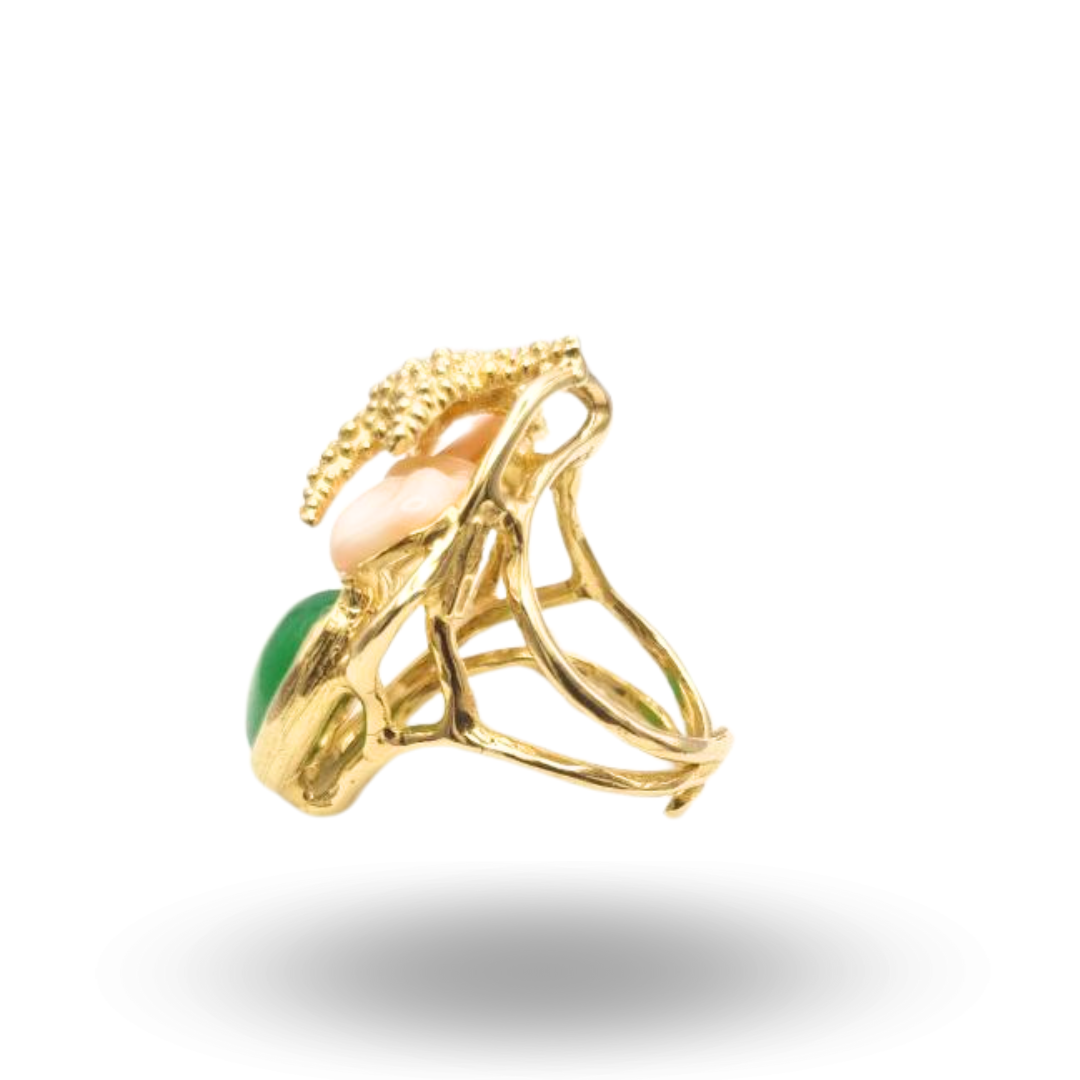 Anello in Argento 925 dorato con Stella marina, sassi di Corallo rosa e Crisoprasio.