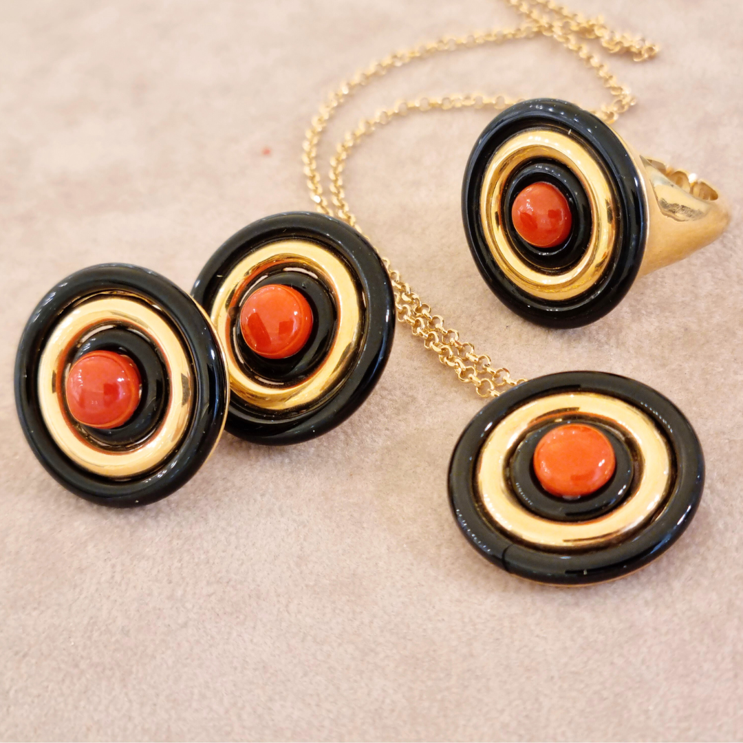 Anello in Argento 925 dorato con cerchi in Onice e Corallo rosso Mediterraneo