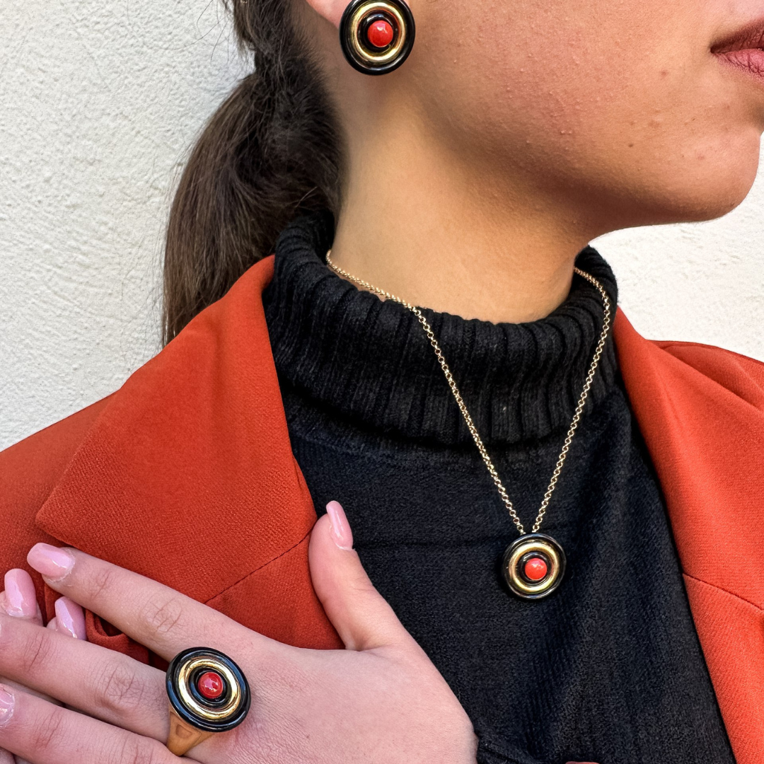 Anello in Argento 925 dorato con cerchi in Onice e Corallo rosso Mediterraneo