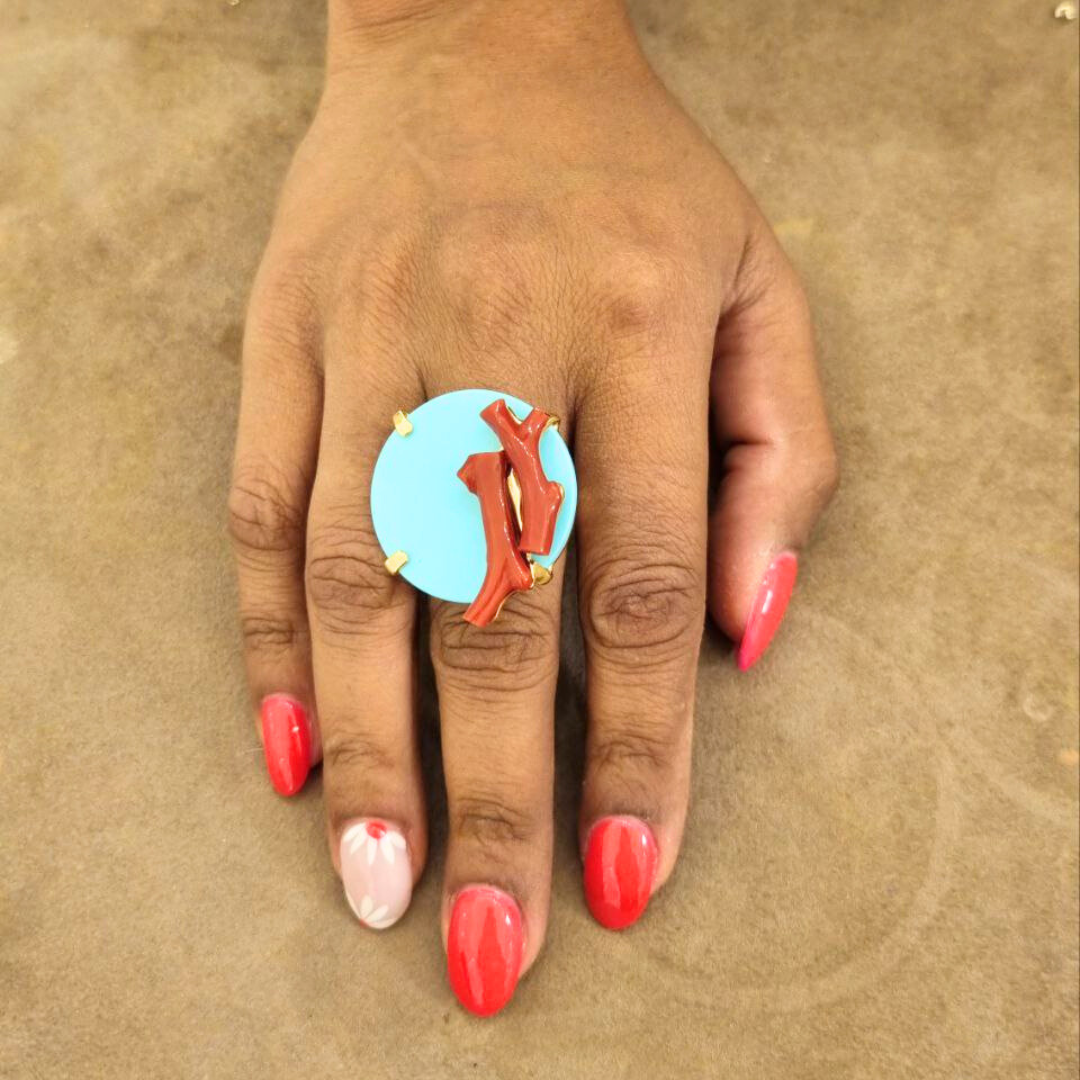 Anello in Argento 925 dorato con piastra in Pasta di Turchese e due rametti di Corallo Rosso Mediterraneo