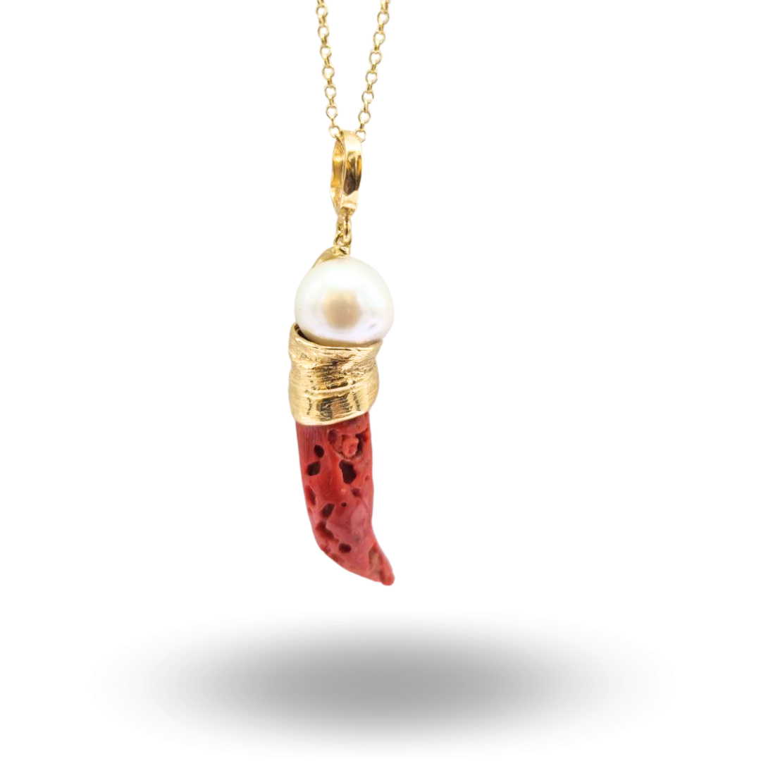 Ciondolo in Argento 925 dorato con Corno in Corallo rosso e Perla
