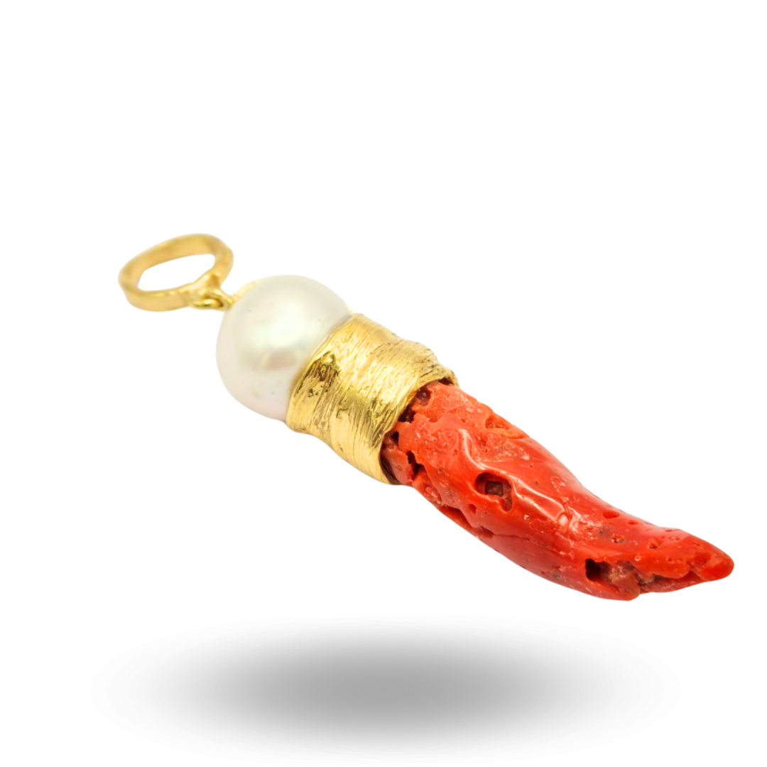 Ciondolo in Argento 925 dorato con Corno in Corallo rosso e Perla