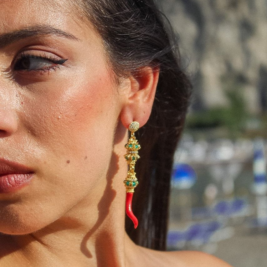Orecchini asimmetrici in Argento 925 dorato con Corno in Corallo e mina Luxury in Giada