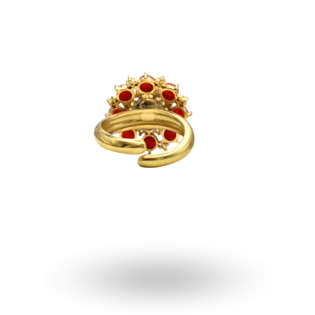 Anello in Argento 925 dorato a fiore con petali di Corallo Rosso Mediterraneo, Quarzi e centrale in Corallo Rosa