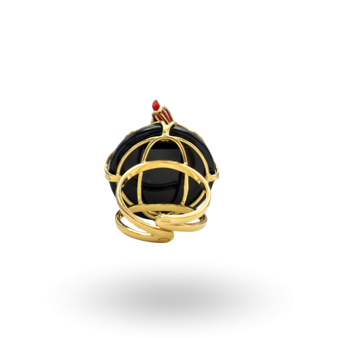 Anello in Argento 925 dorato con piastra in Onice, rametto di Corallo rosso Mediterraneo e Perla Barocca