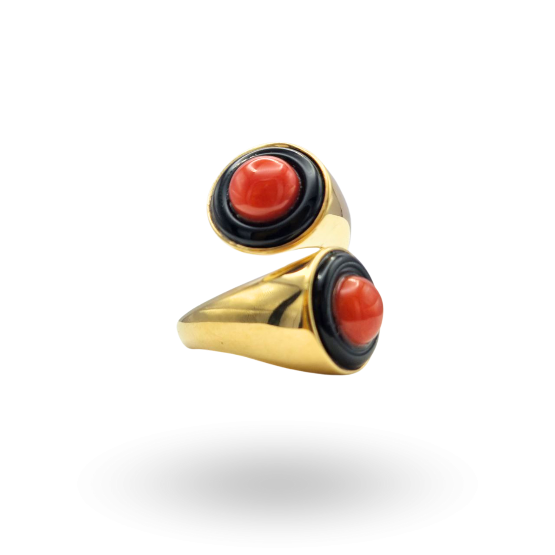 Anello contrariè in Argento 925 dorato effetto abbraccio con Corallo rosso Mediterraneo e cerchi in Onice