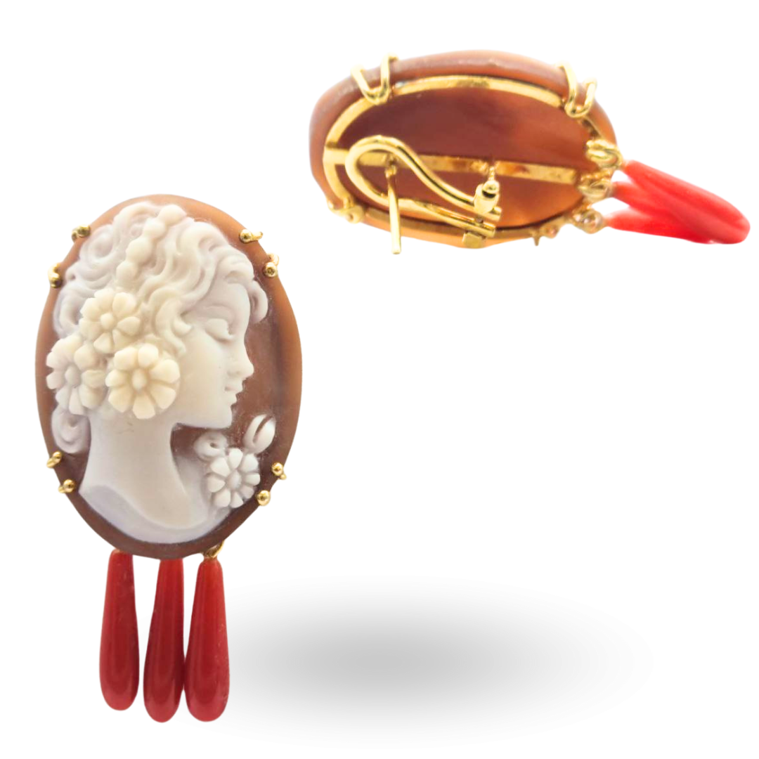Orecchini in Argento 925 dorato con Cammei su Sardonica incisi a mano e tre gocce in Corallo rosso Mediterraneo