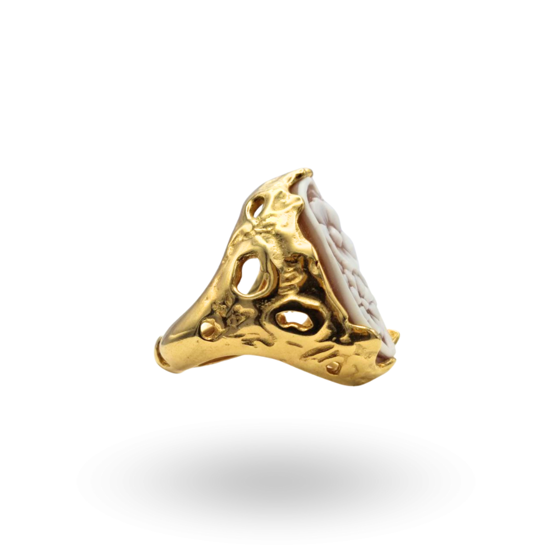 Anello in Argento 925 dorato con Cammeo su Sardonica inciso a mano, tema floreale con cornice ovale