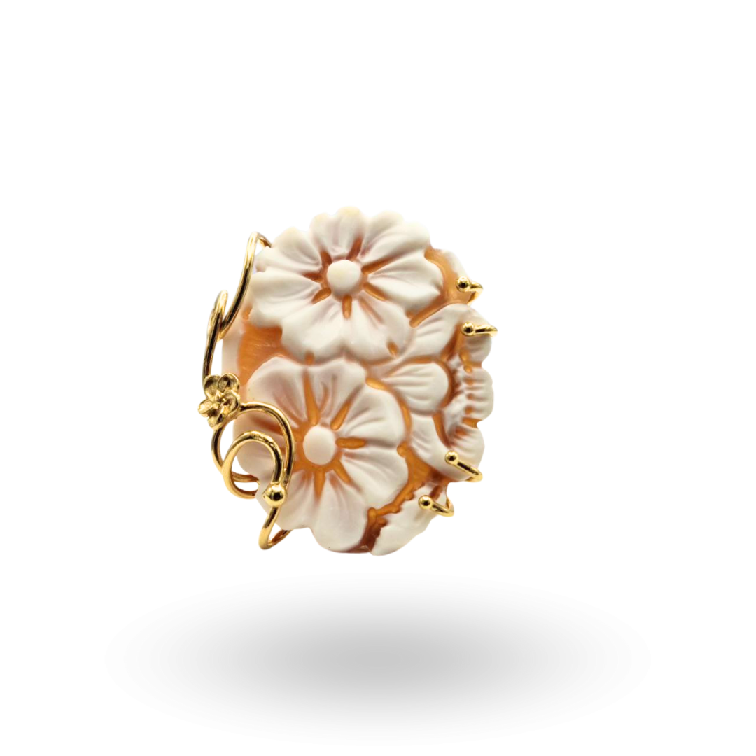 Anello in Argento 925 dorato con Cammeo su Sardonica inciso a mano, tema floreale con tre fiori, con montatura a filo lavorata a mano