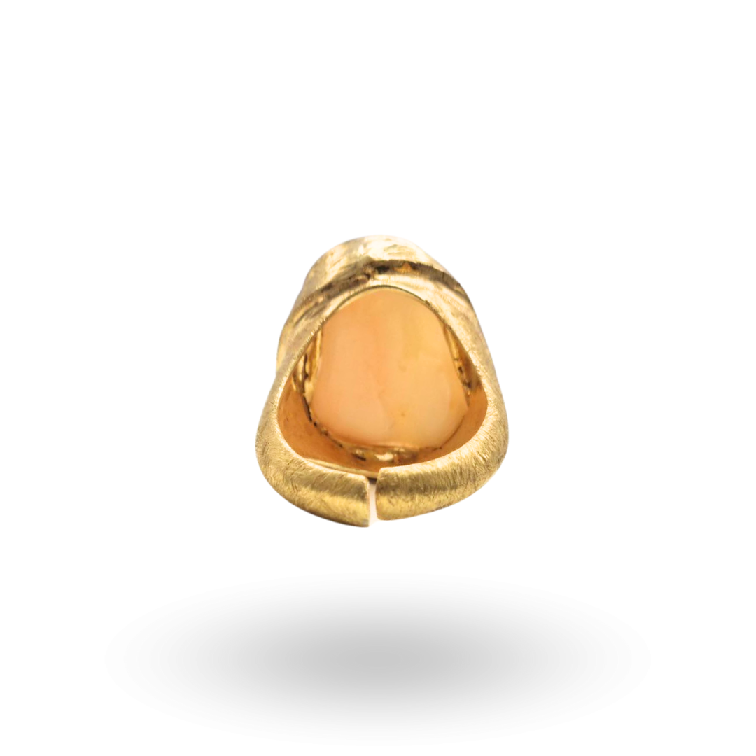 Anello in Argento 925 dorato con effetto graffiato e sasso di Corallo rosa naturale