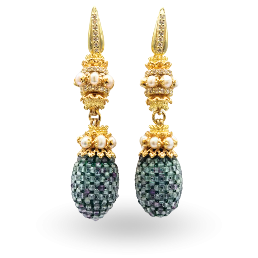 Orecchini linea Barocca in Argento 925 dorato con coroncine in Perle e gocce di Fluorite verde con lavorazione Tessito