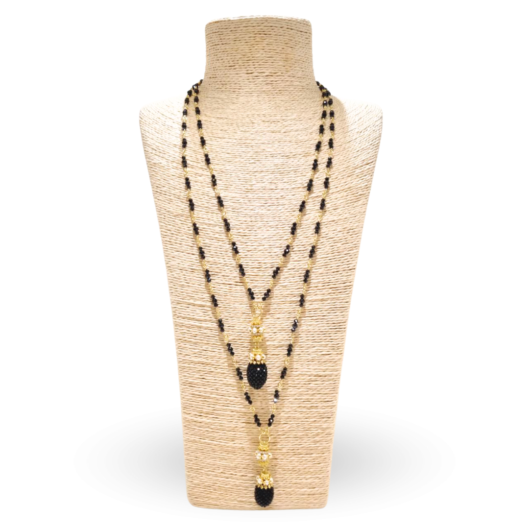 Collana linea Barocca in Argento 925 dorato con catena ammagliata di 90cm in Spinelli neri, coroncine in Perle e pendente con goccia di Spinelli neri lavorazione Tessito