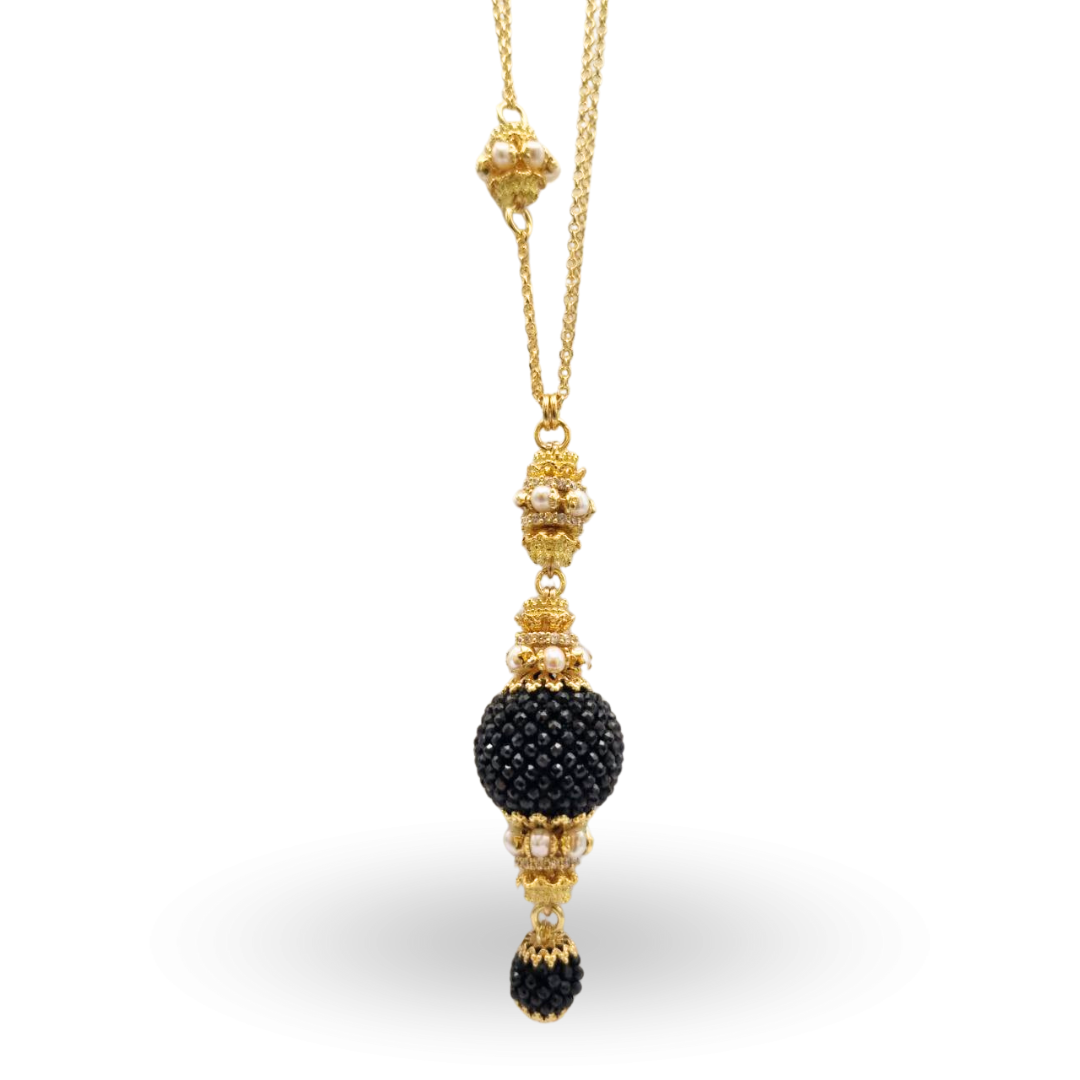 Collana linea Barocca in Argento 925 dorato con doppia catena, coroncine in Perle e pendente con due sfere di Spinelli neri lavorazione Tessito