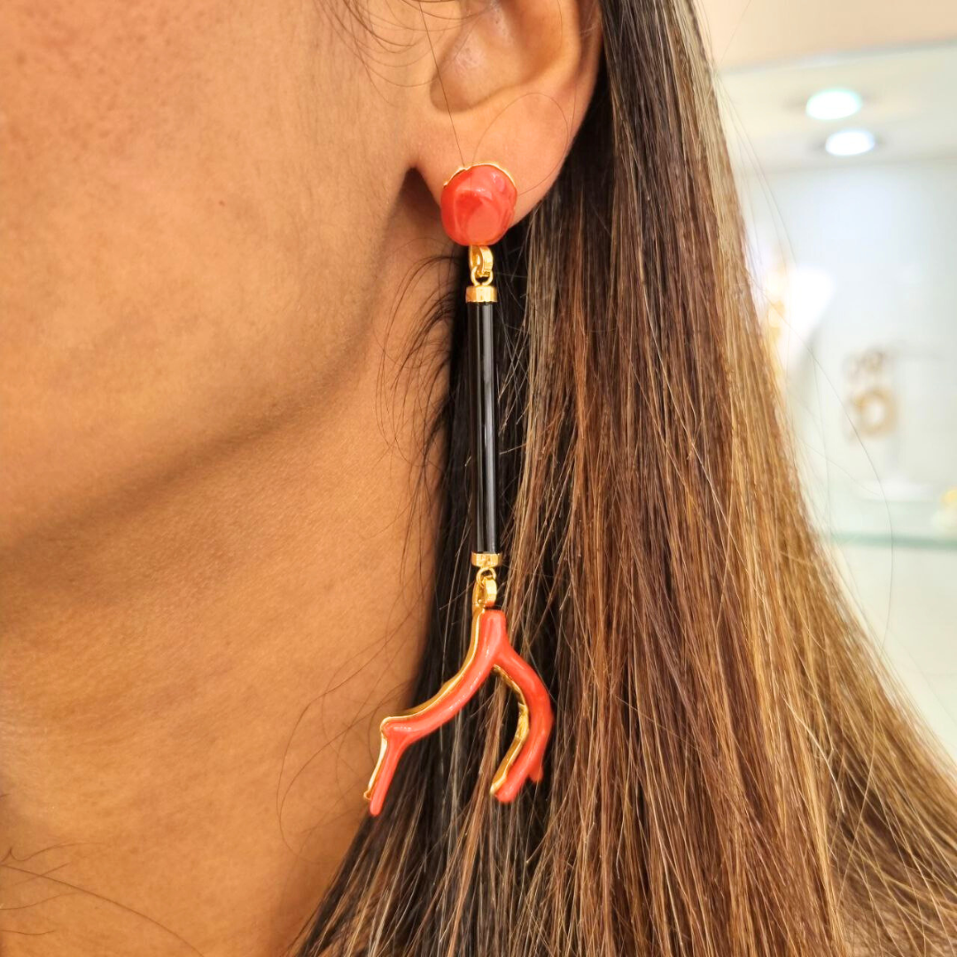 Orecchini in Argento 925 dorato con stecche in Onice e Rami di Corallo rosso Mediterraneo